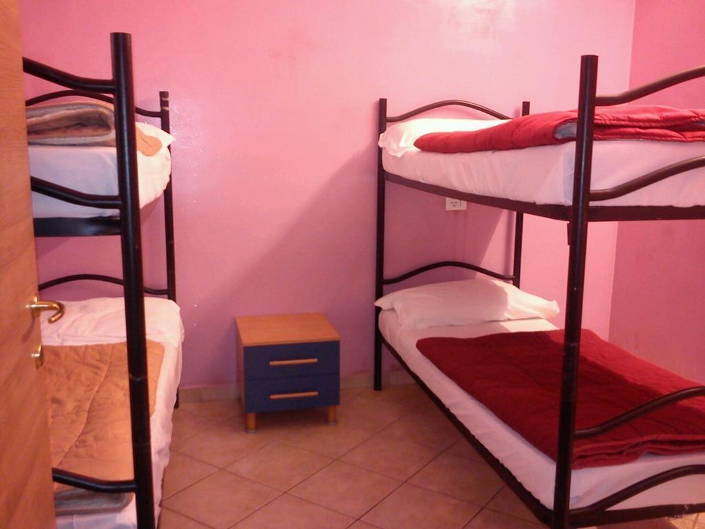 Youth Meeting Home Florencia Habitación foto