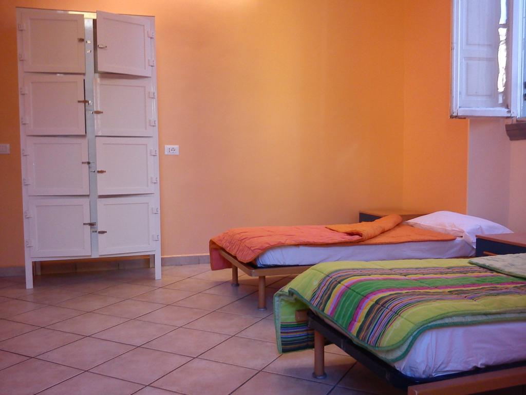 Youth Meeting Home Florencia Habitación foto